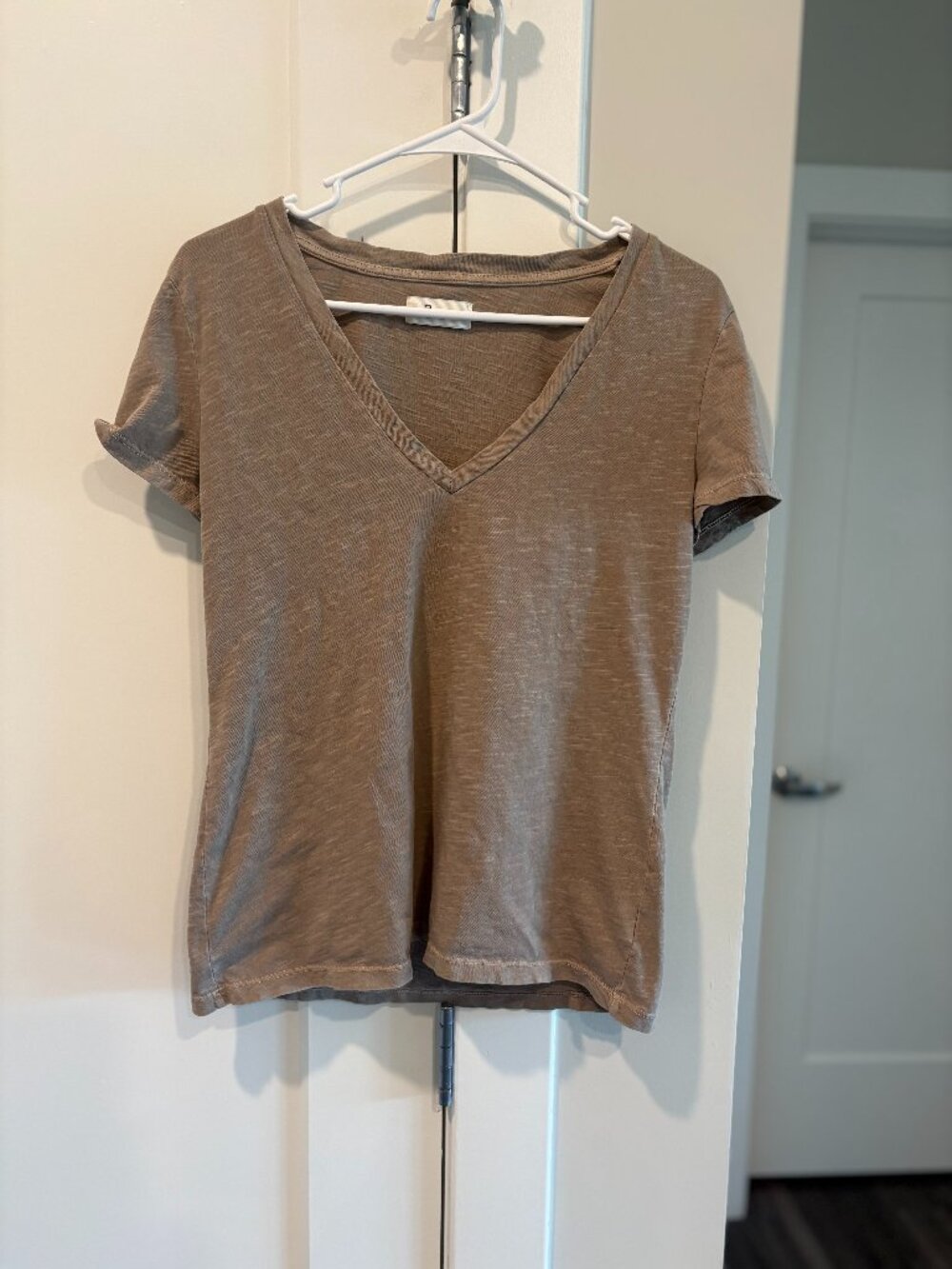 Rowan Medium Brownish/Tan Vneck T-shirt